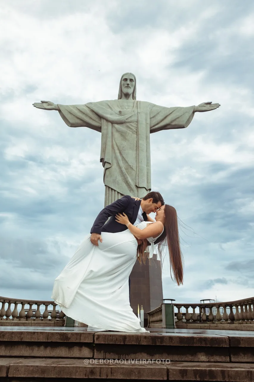 Andres dipping Alexandra on the stairs of Christ the Redeemer – photo 6