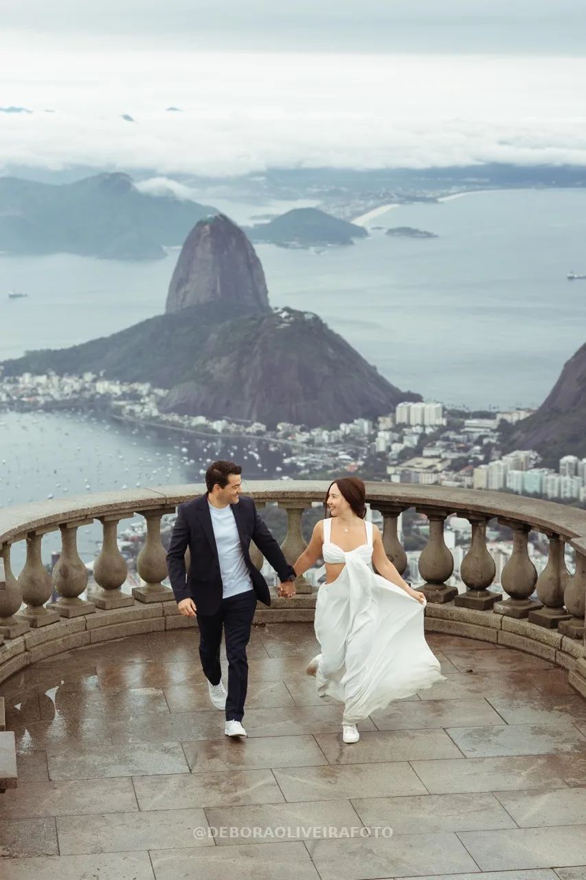 Couple running at Cristo viewpoint with flowing dress – photo 14