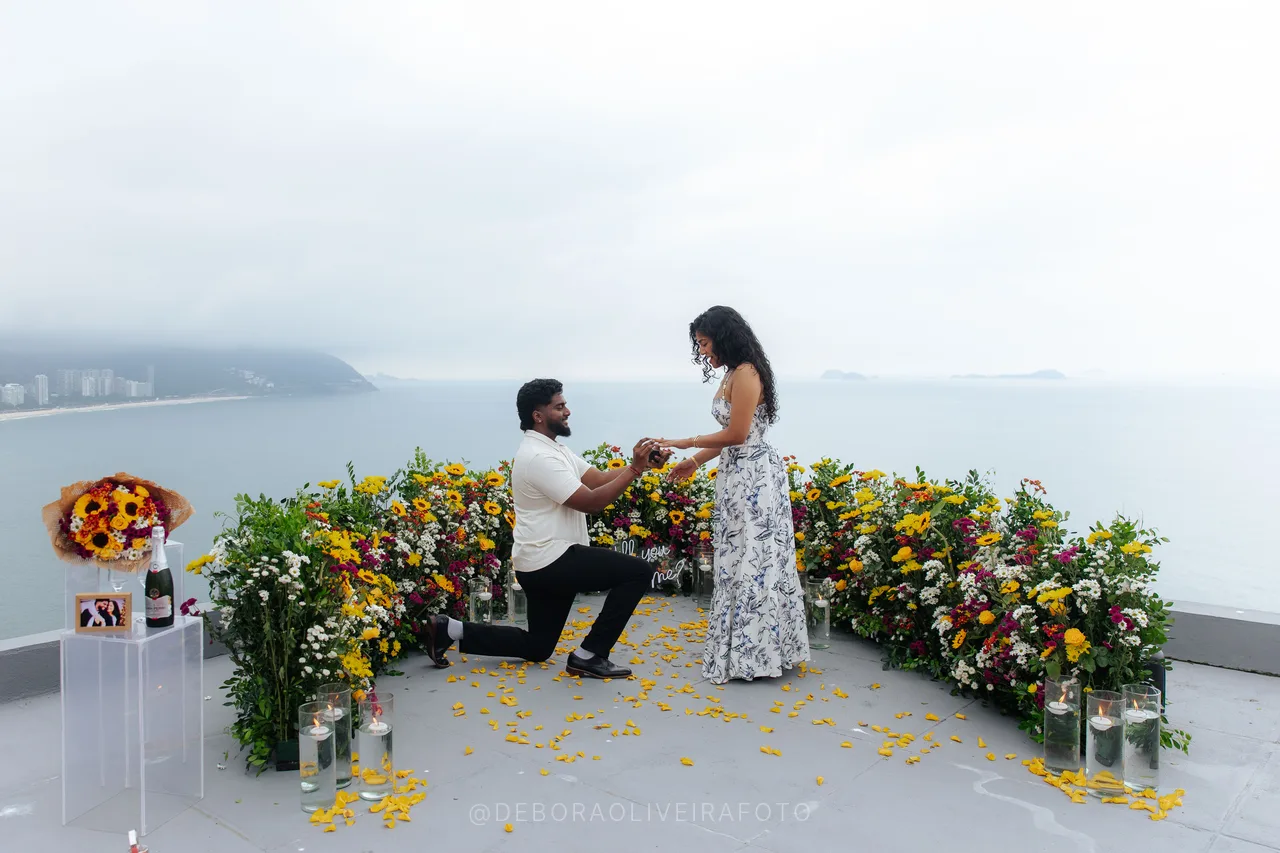 Pedido de casamiento en rooftop de lujo en Río de Janeiro: Devshanth pidiéndole a Thanujaah