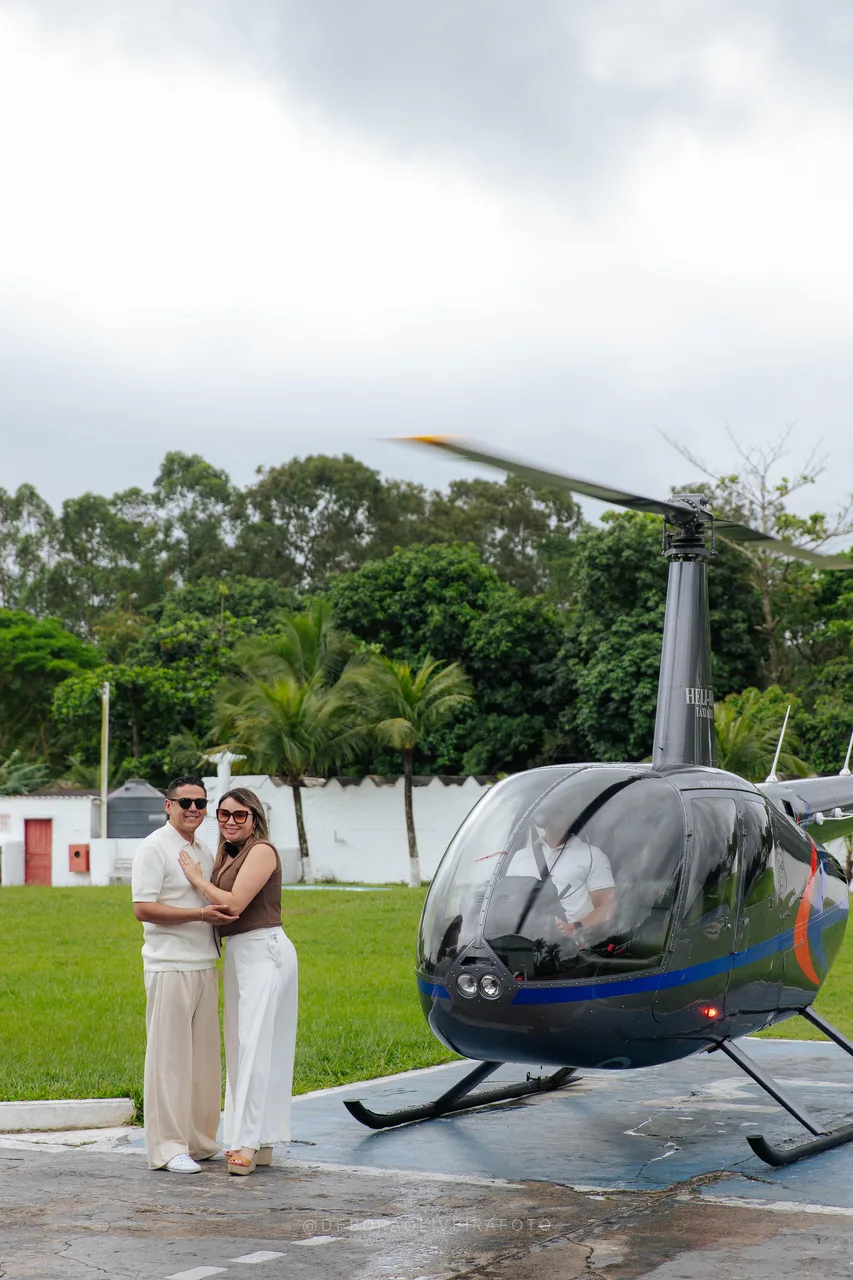 Couple standing beside the helicopter after landing in Rio de Janeiro