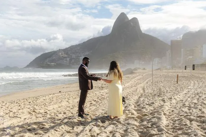 Ipanema Beach Marriage Proposal in Rio de Janeiro: Mathieu & Lou – photo 2