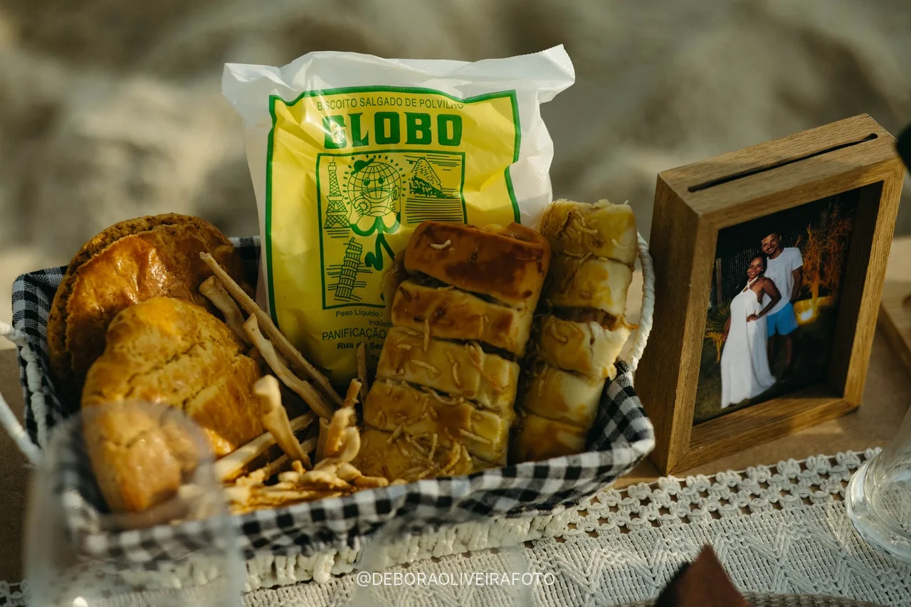 Bread basket and couple photo frame at the picnic